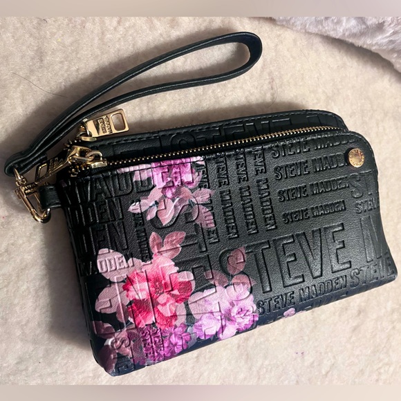 Steve Madden embossed Wristlet Double Pouch - Picture 4 of 8
